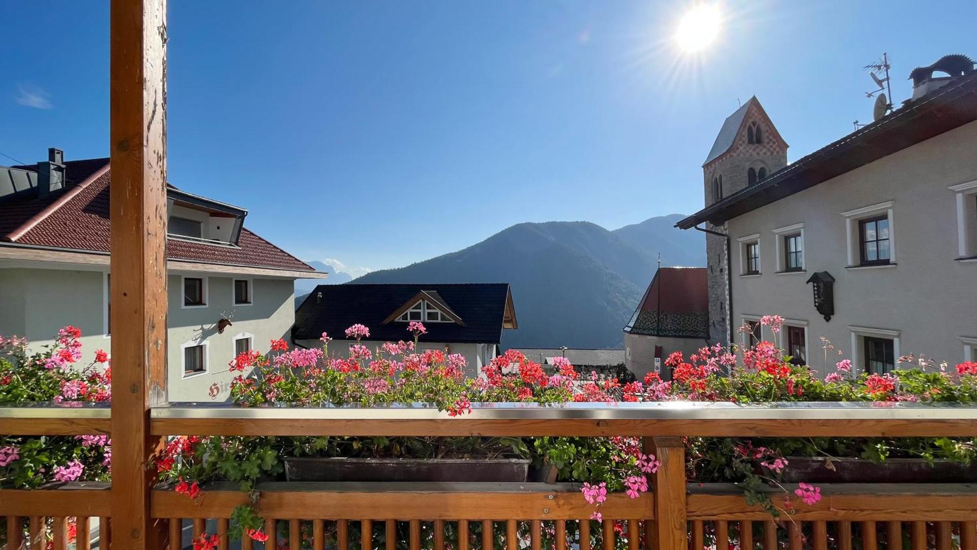 Gasthaus Zum Weissen Kreuz Hotel Lazfons Exterior photo